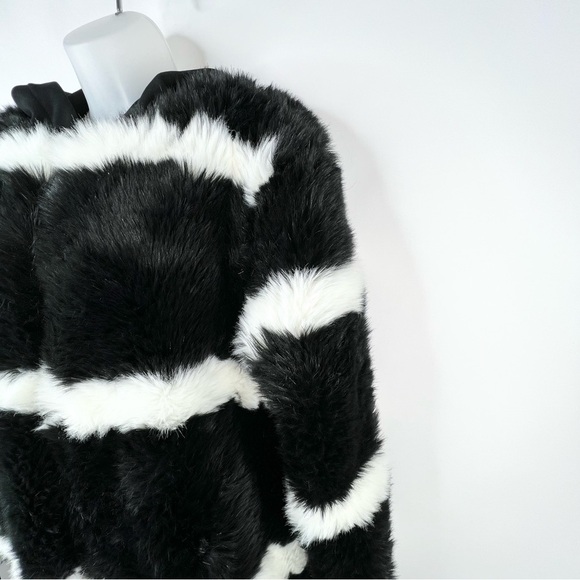 Roxy Carrie Faux Fur Black and White Jacket/Coat, Hooded Women Size Large EUC - Picture 6 of 15